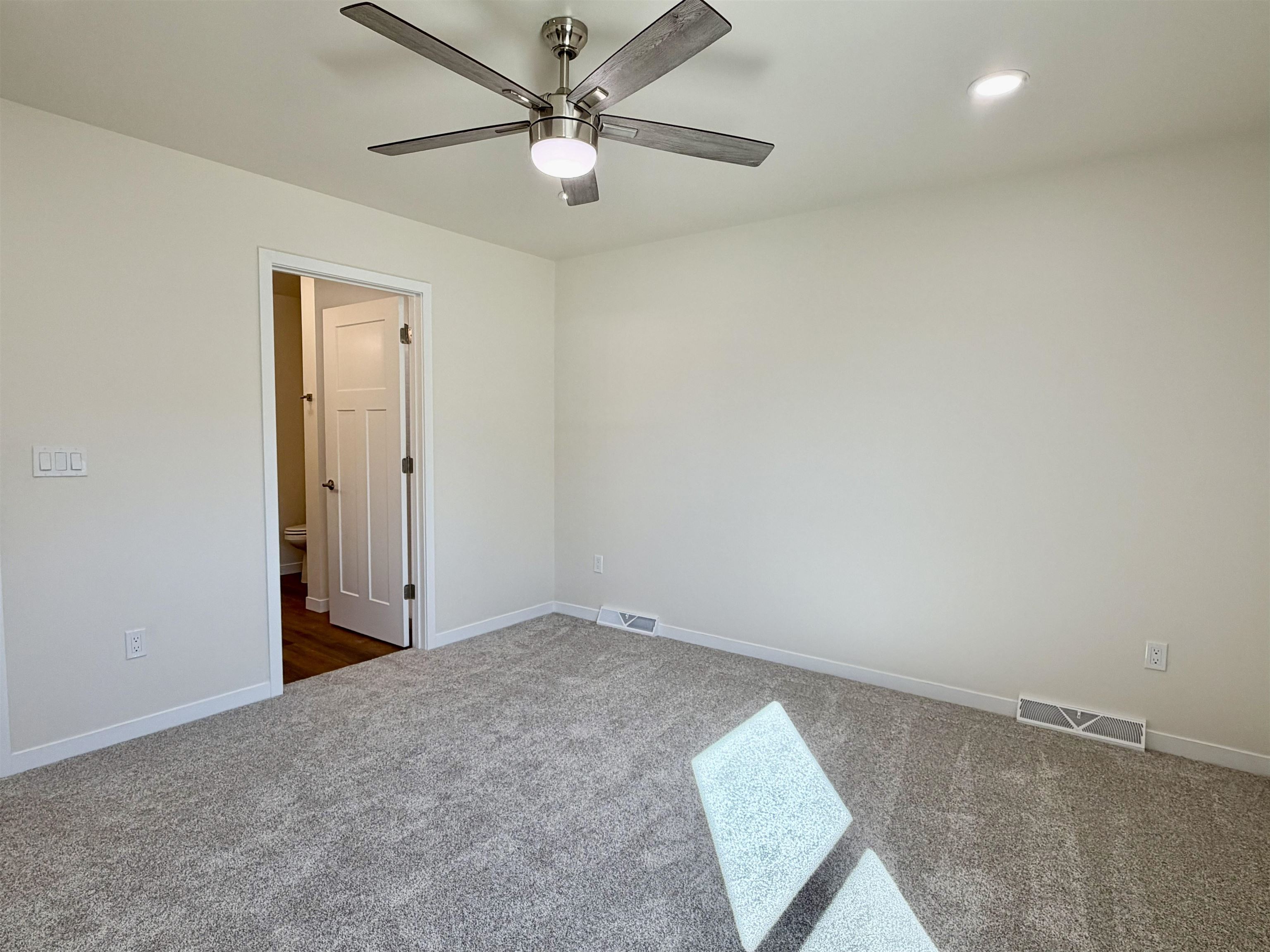 625 Oak Street Property Photo 28