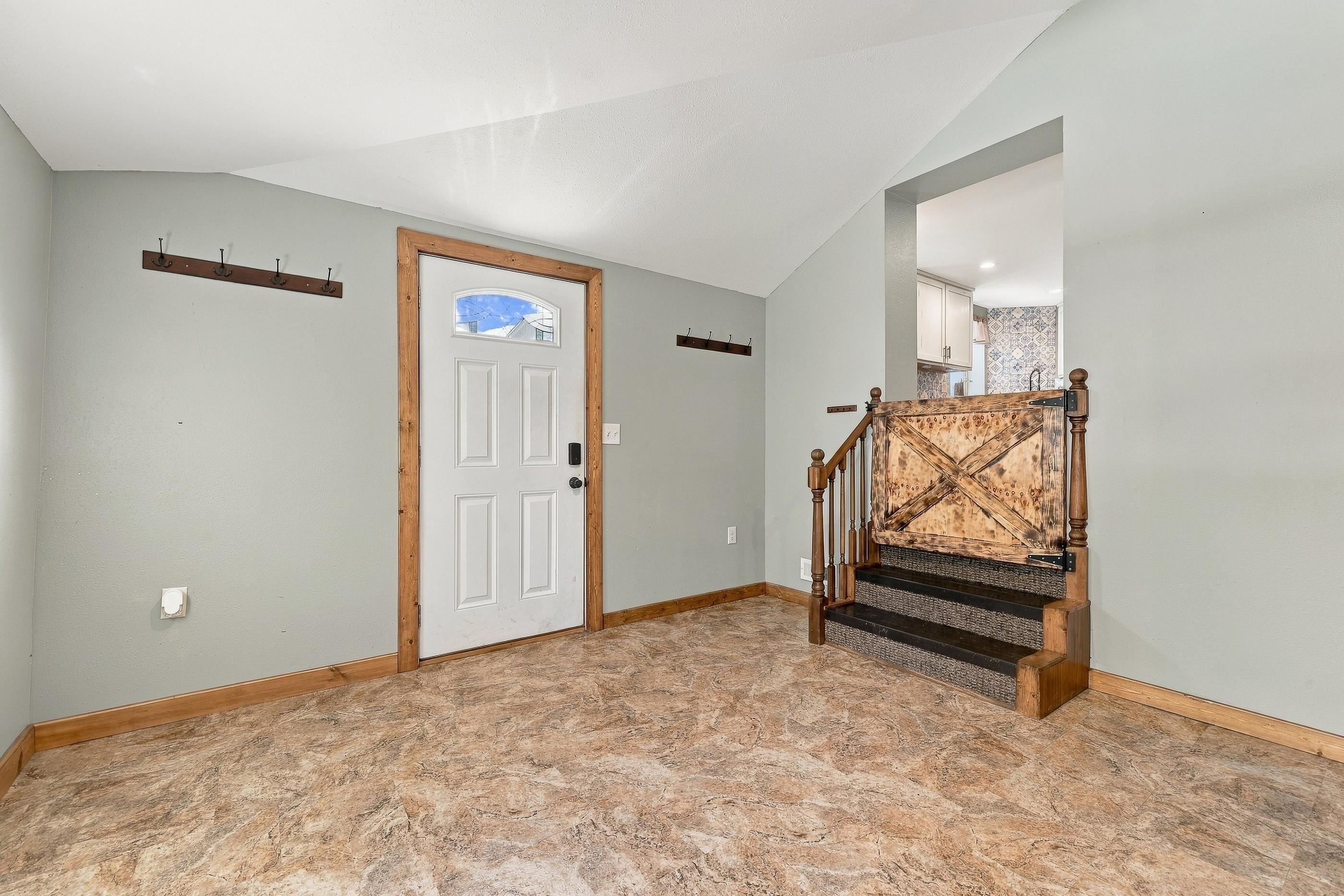 6880 5th Avenue Property Photo 4