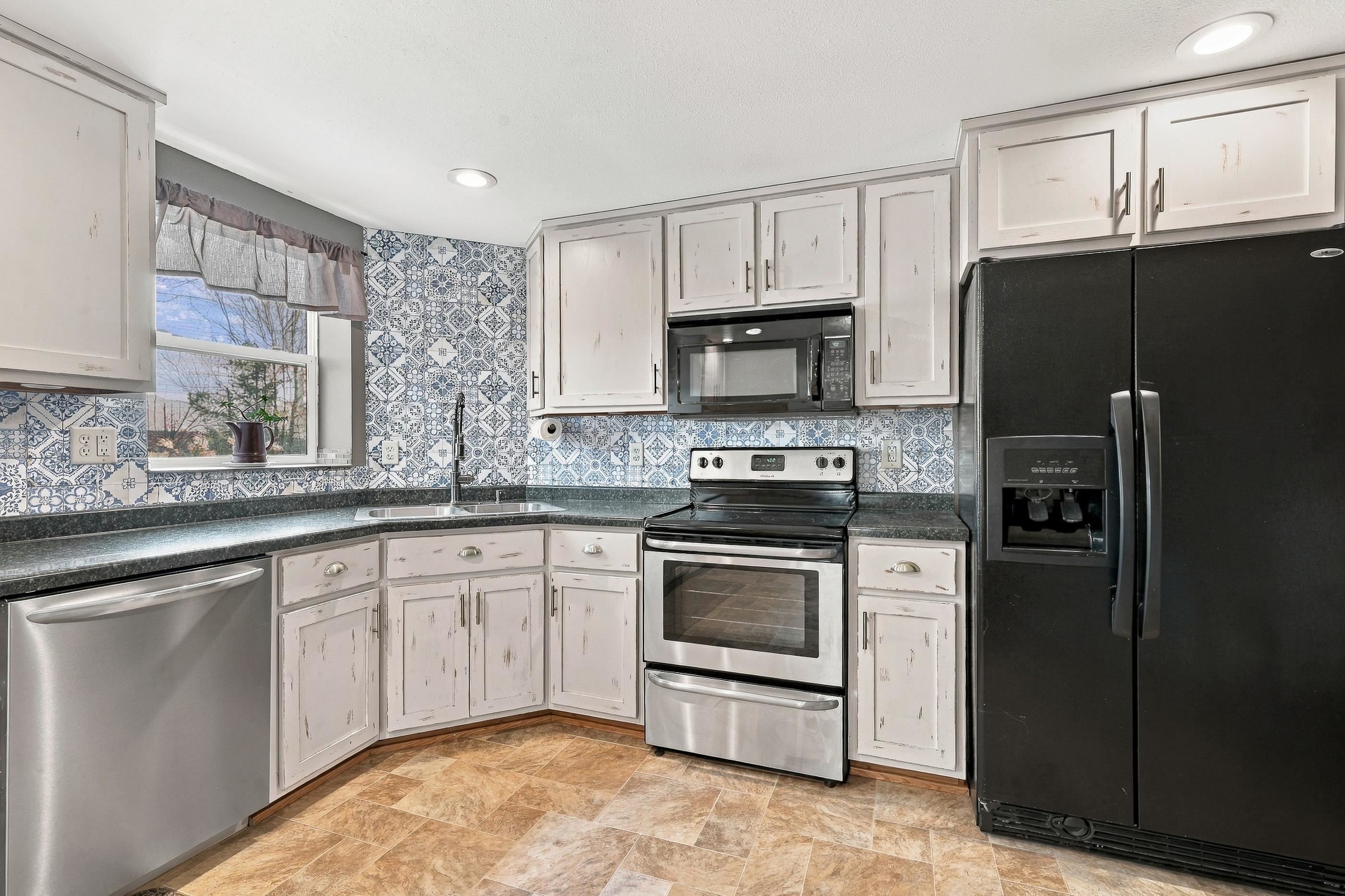 6880 5th Avenue Property Photo 10