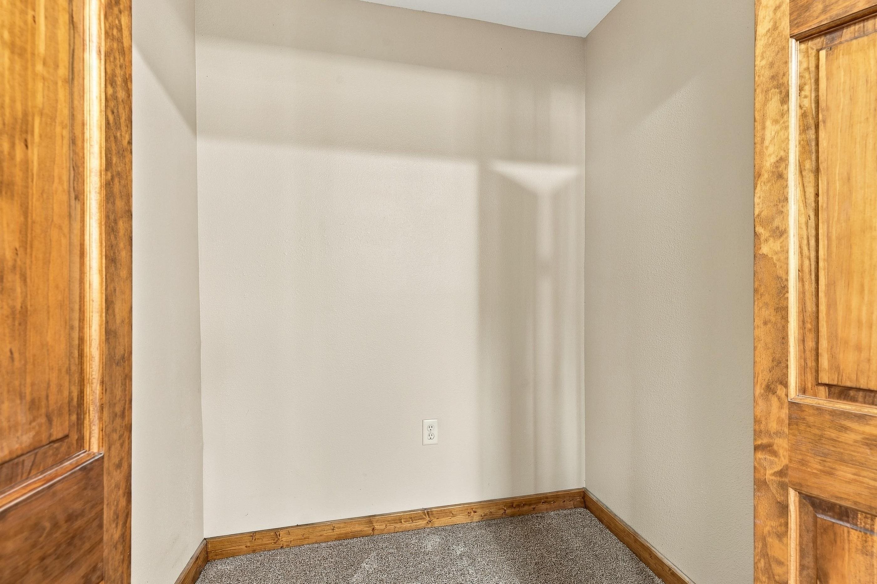 6880 5th Avenue Property Photo 22