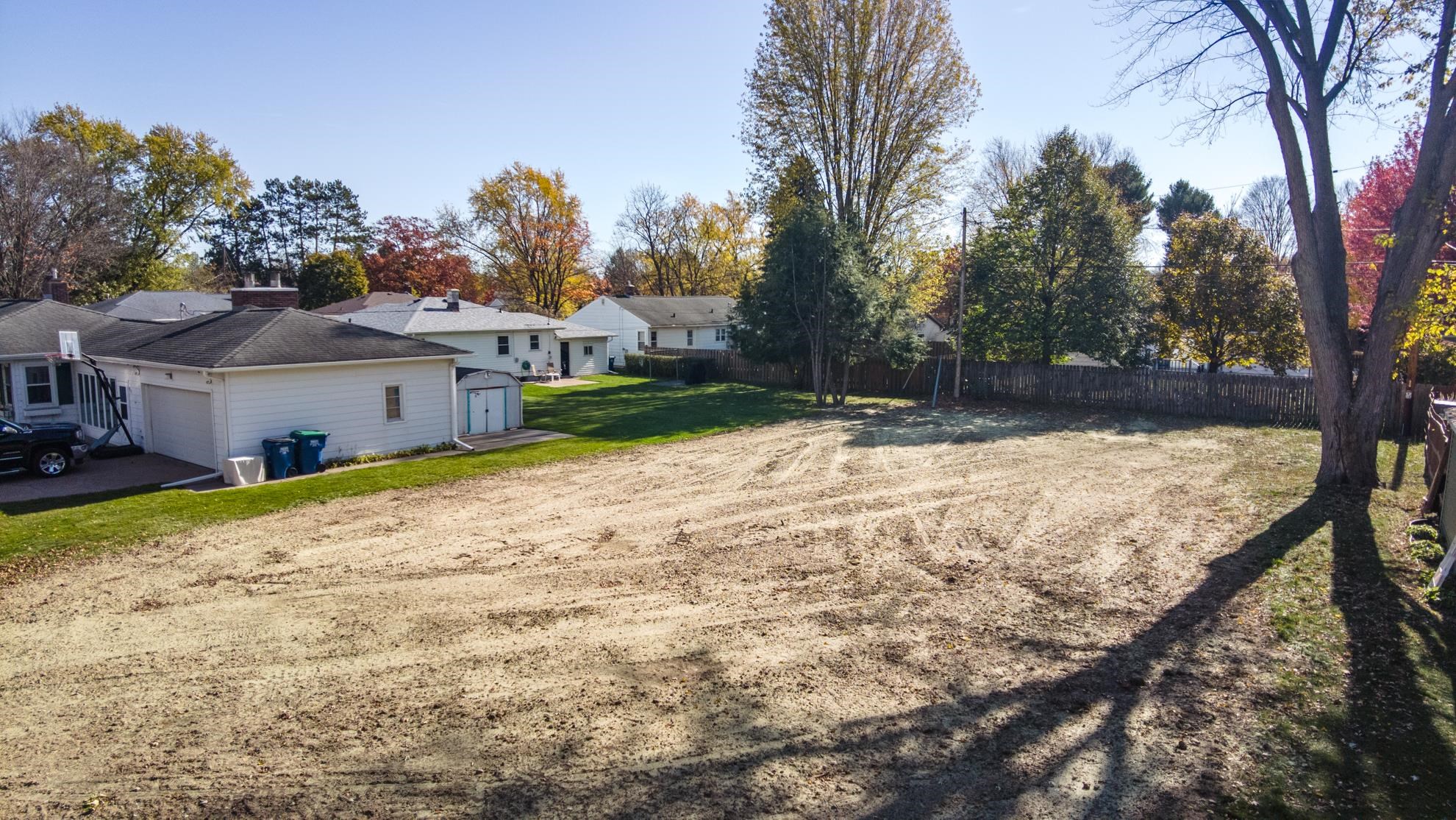 911 Ross Avenue Property Photo 4