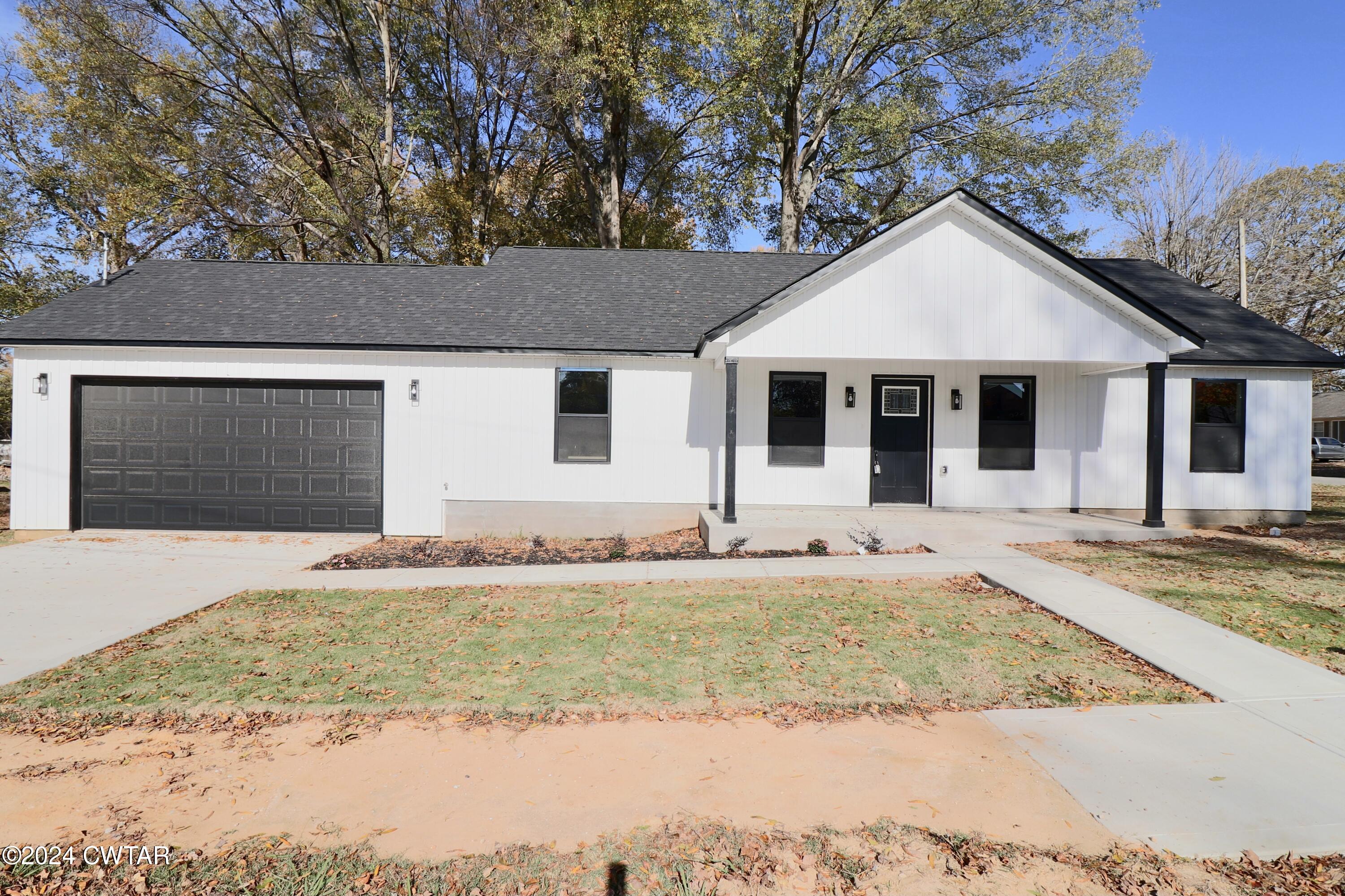 1641 Osborne Street Property Photo 1