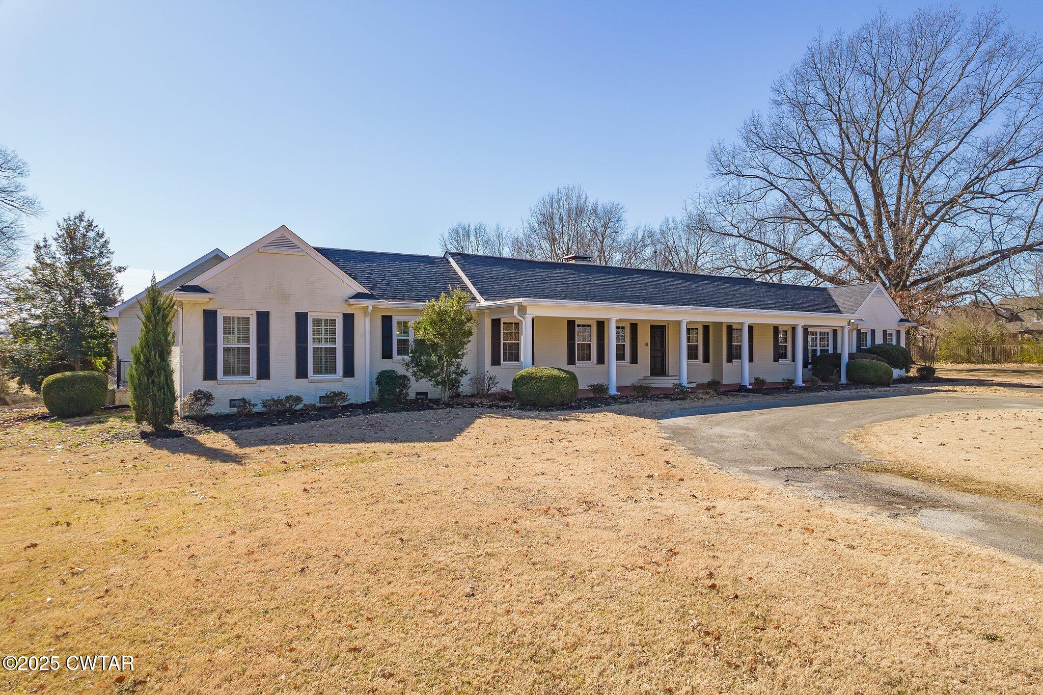 222 Country Club Lane Property Photo 1
