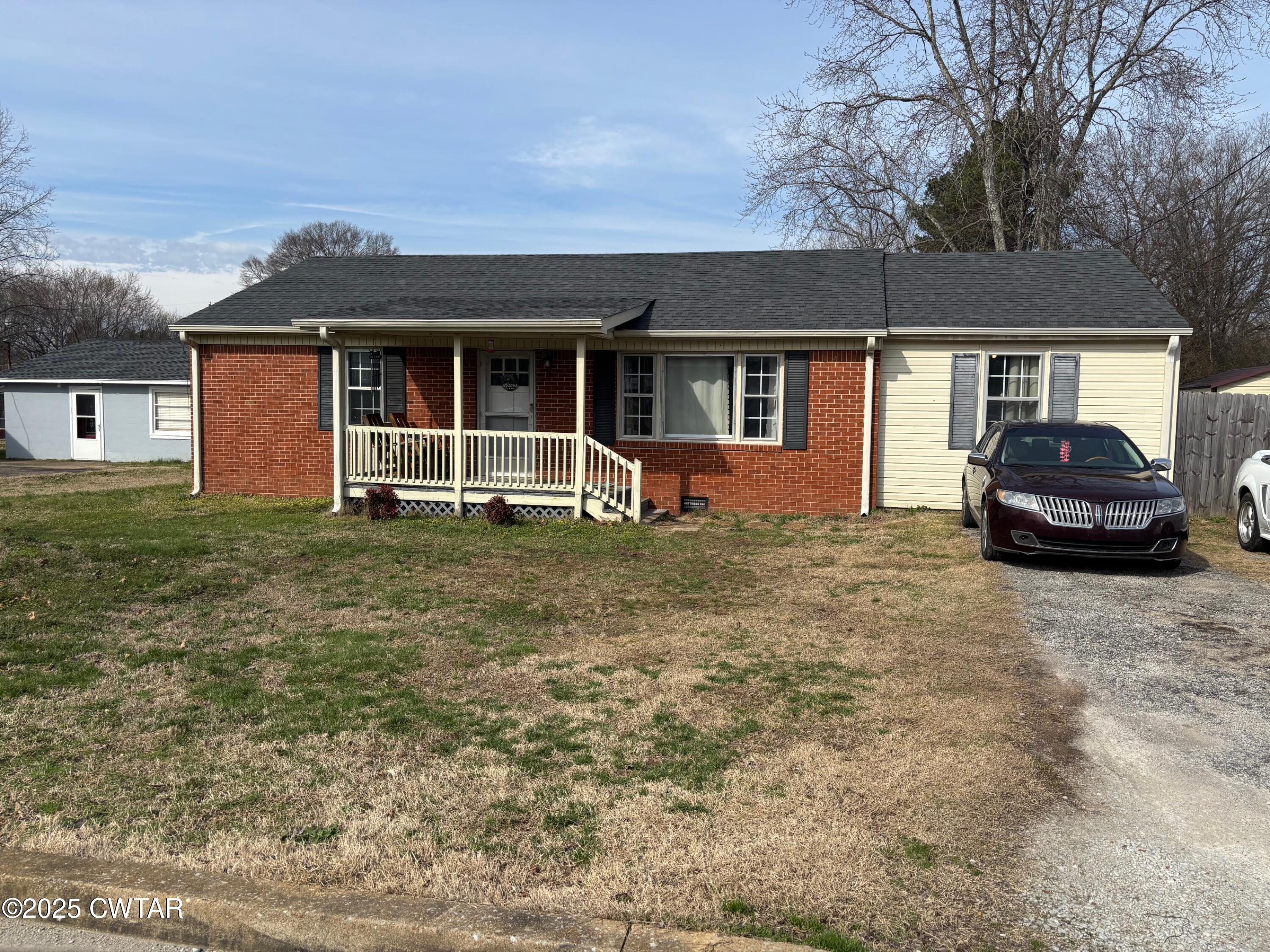 313 Iris Street Property Photo