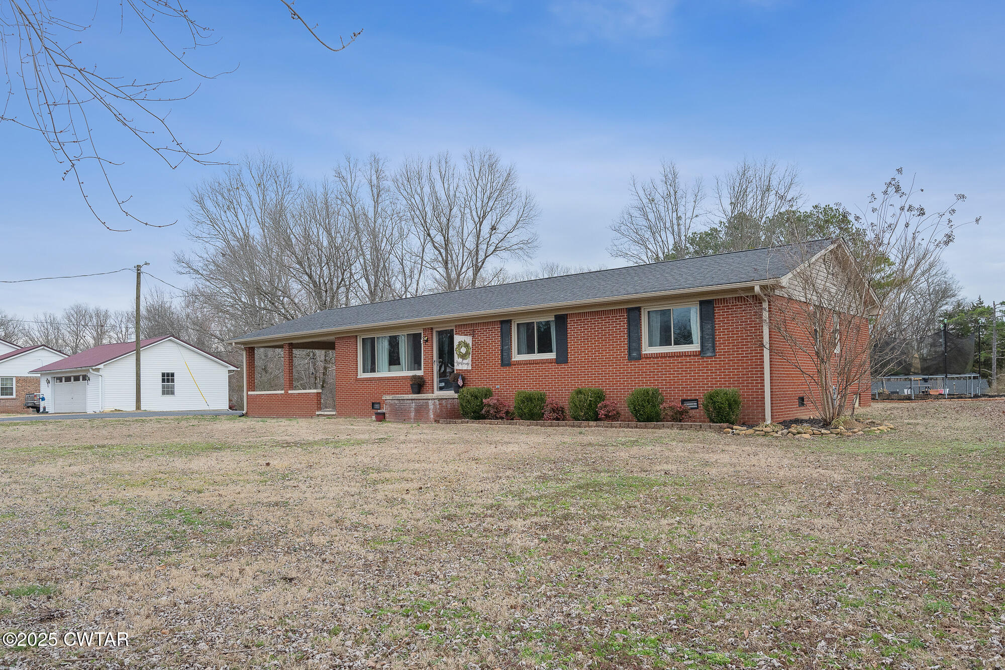 725 E Poplar Drive Property Photo 1