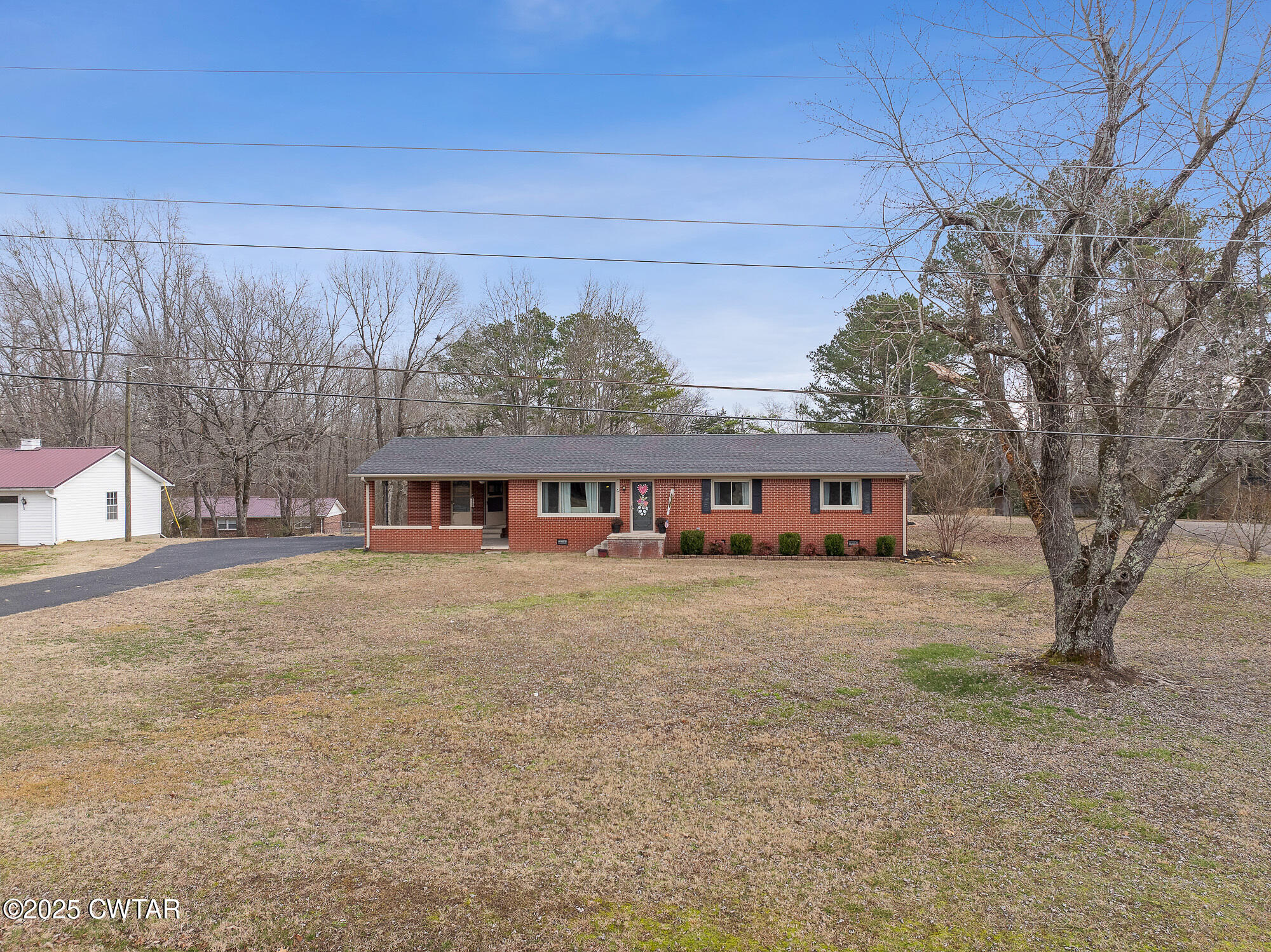 725 E Poplar Drive Property Photo 1