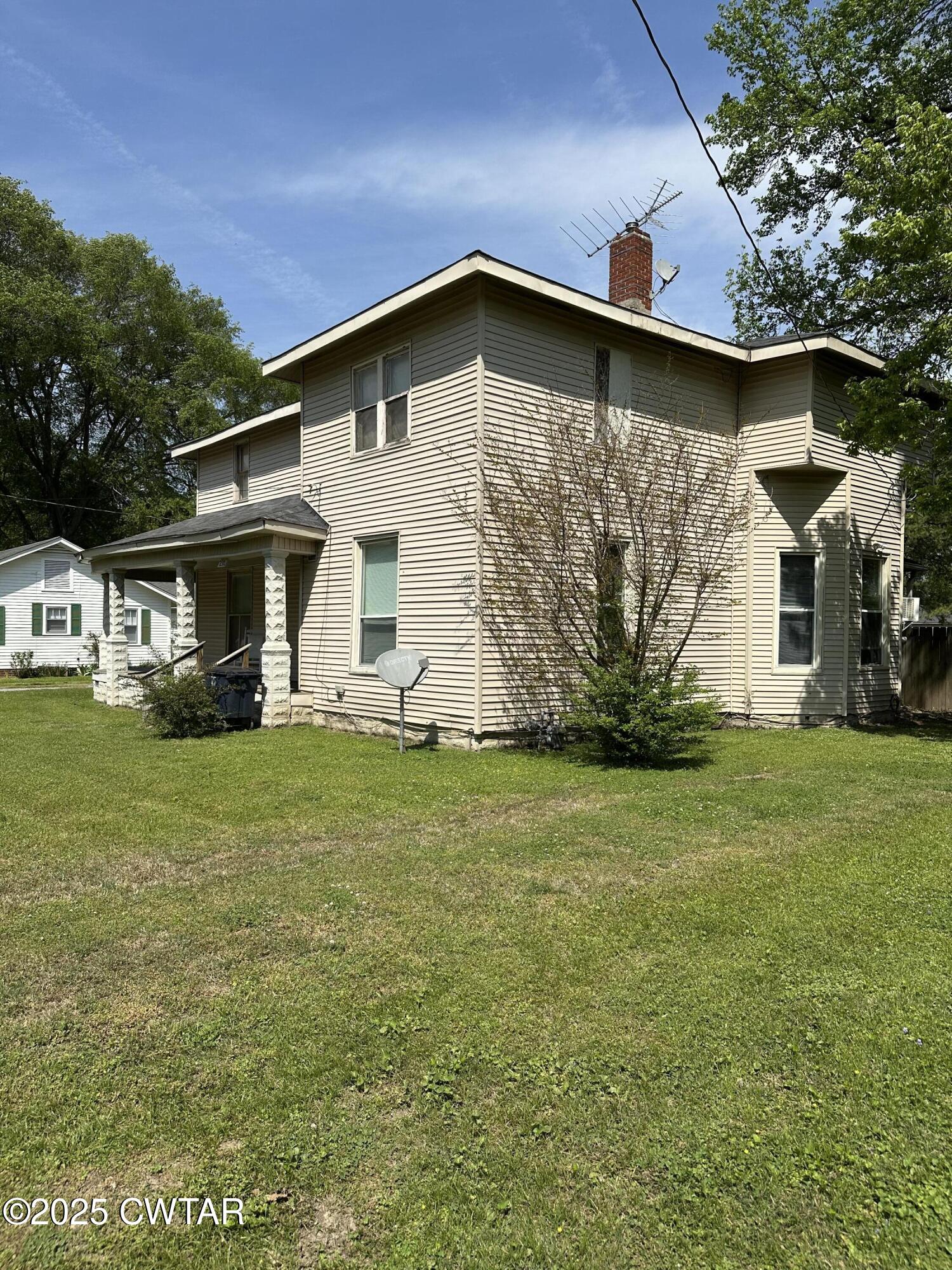 210 S College Street Property Photo