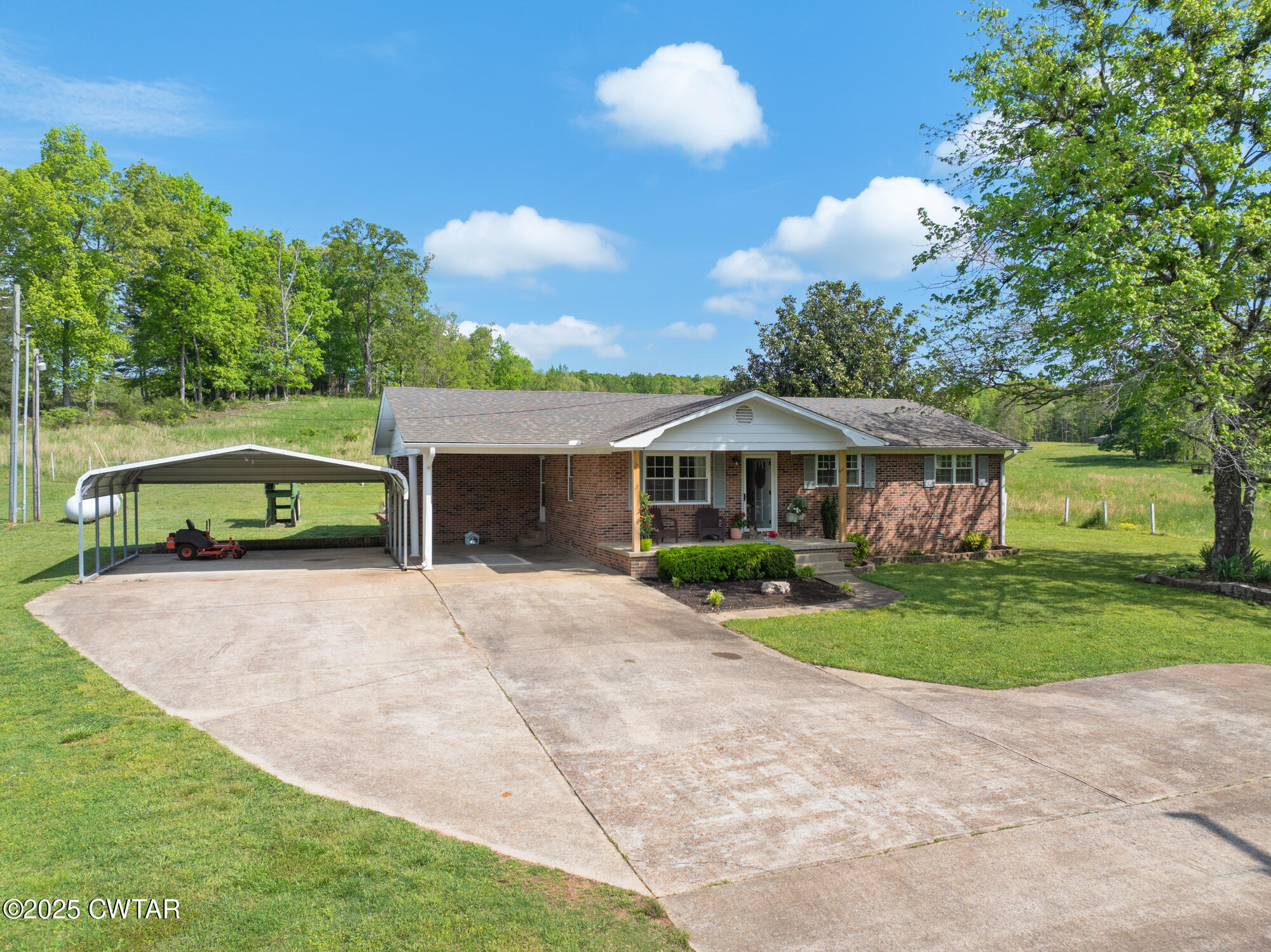 1012 Highway 69 S Property Photo 1