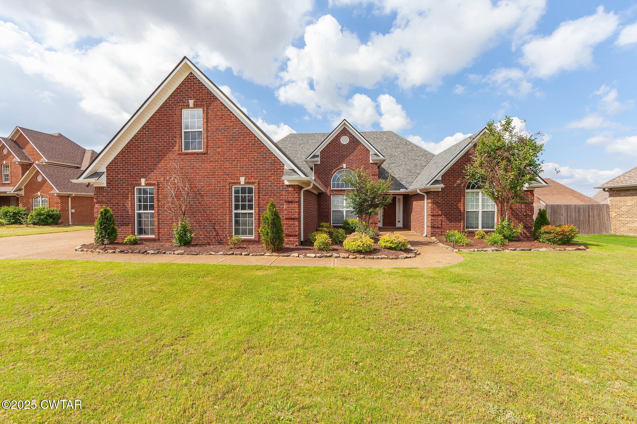 315 Short Leaf Drive Property Photo 1