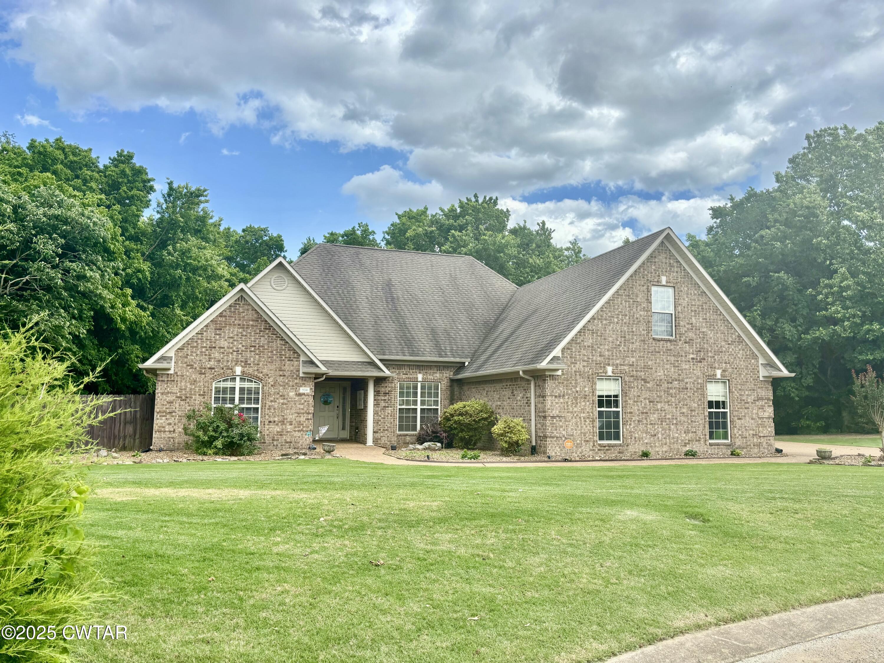 534 Pinewood Cove Property Photo 1