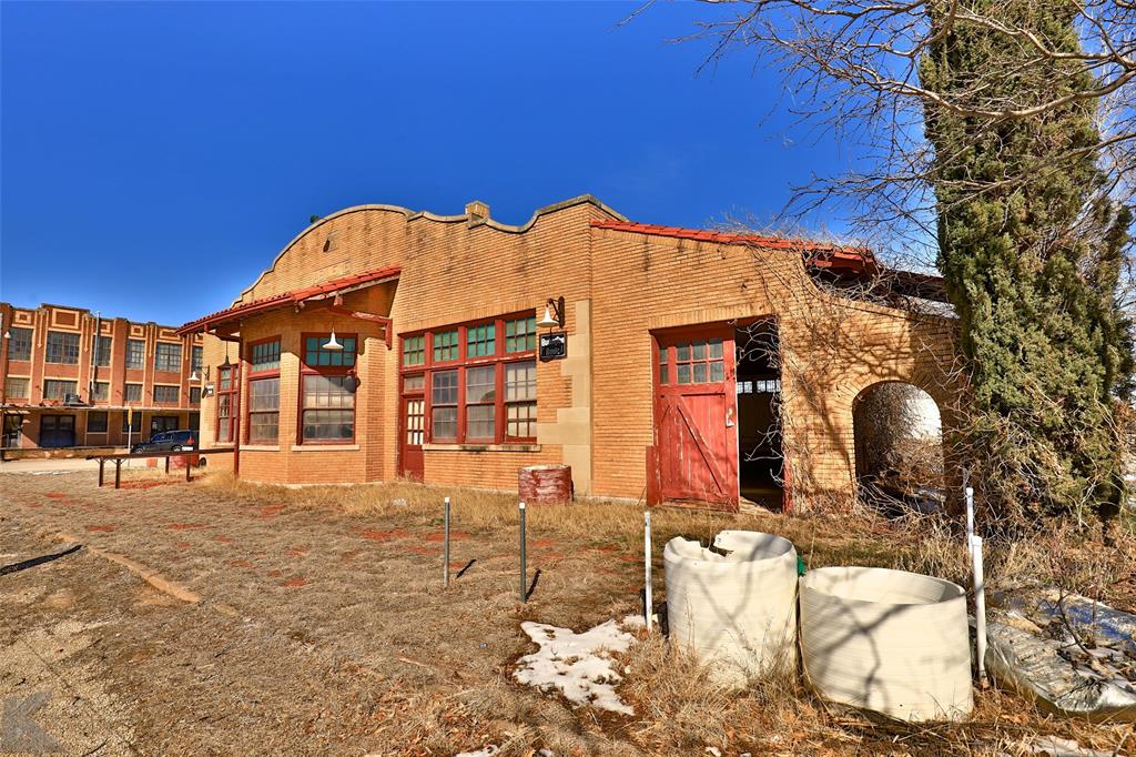 189 Locust Property Photo 8