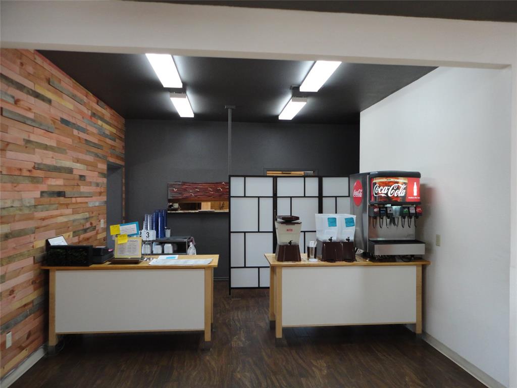 420 N Main Property Photo 2