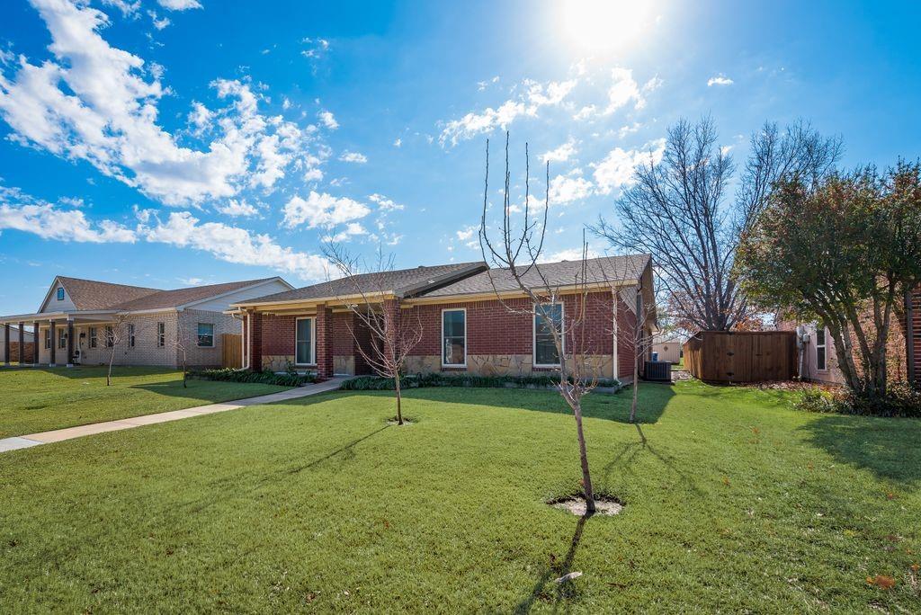 8302 Chesham Drive Property Photo 3