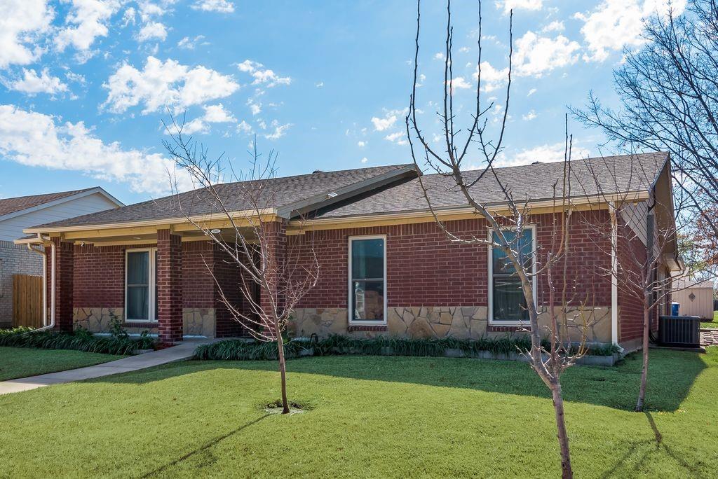 8302 Chesham Drive Property Photo 4