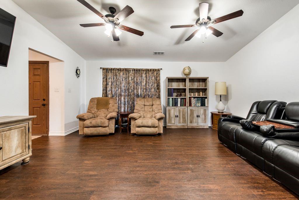 8302 Chesham Drive Property Photo 9