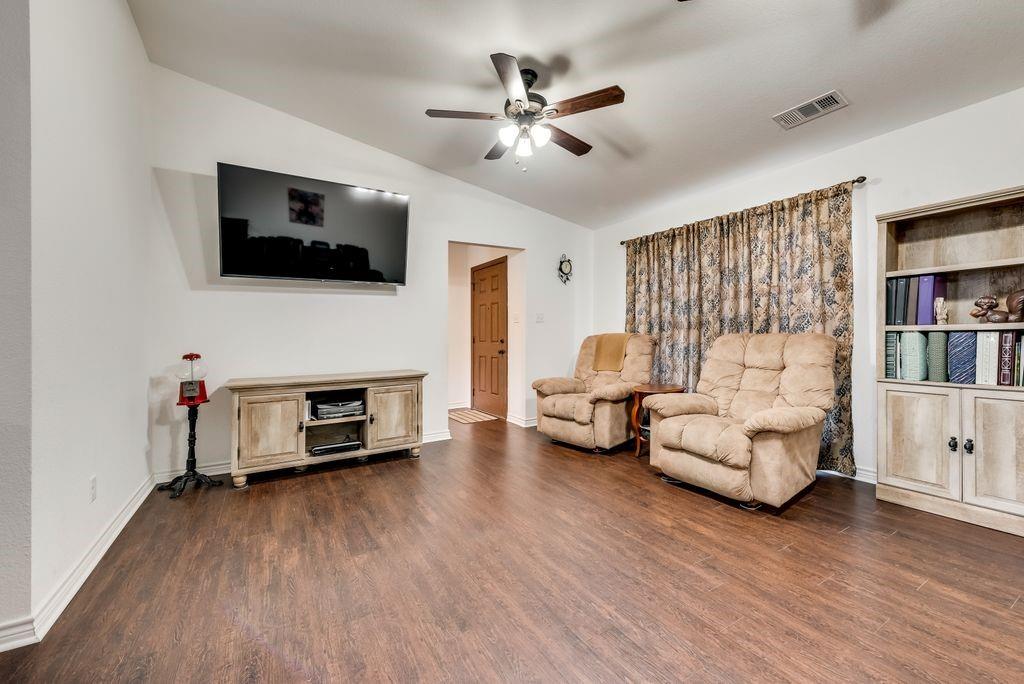 8302 Chesham Drive Property Photo 11