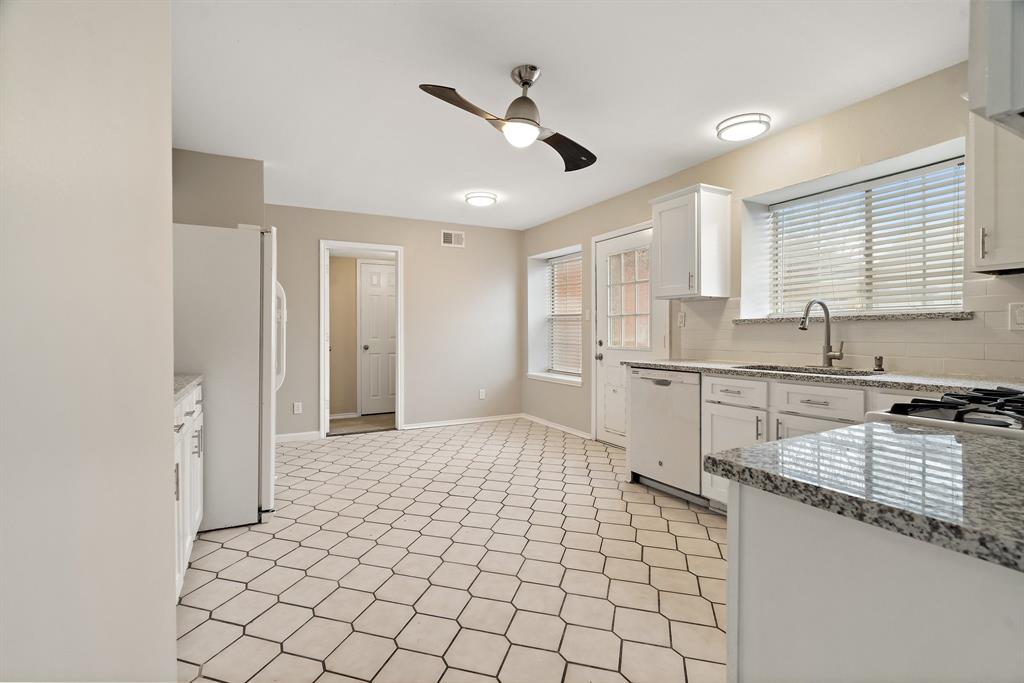 8105 Trail Lake Drive Property Photo 7