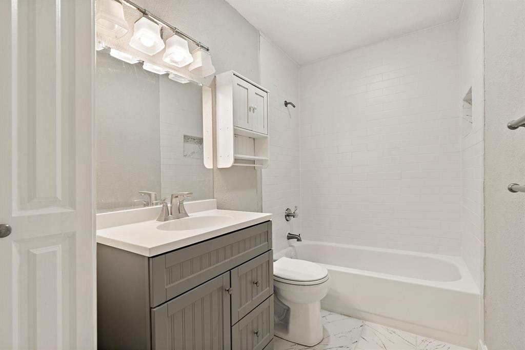 8105 Trail Lake Drive Property Photo 11