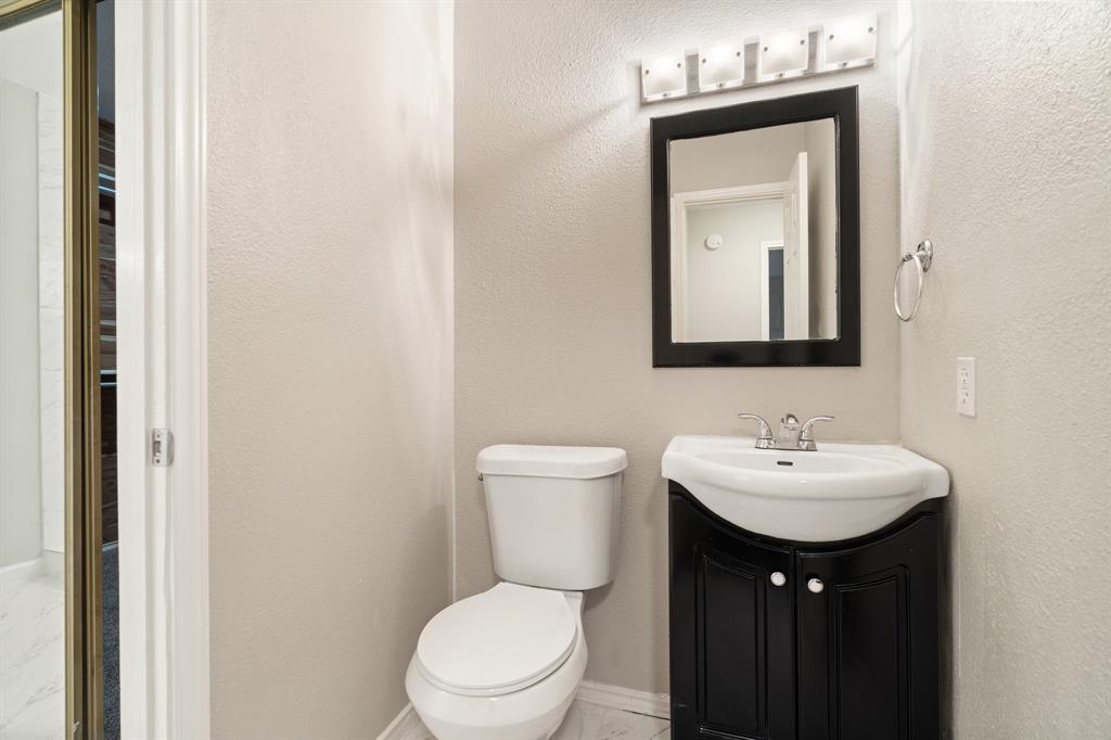 8105 Trail Lake Drive Property Photo 13