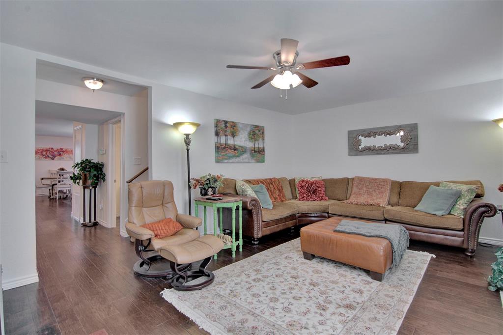 9459 Timberleaf Drive Property Photo 4
