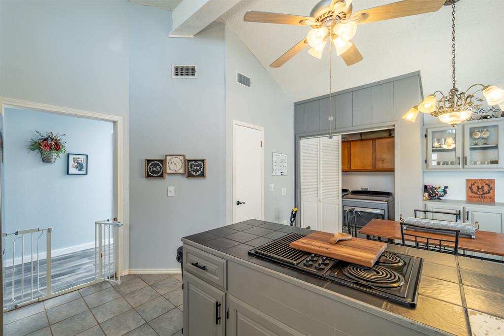 401 Sandy Lane Property Photo 4