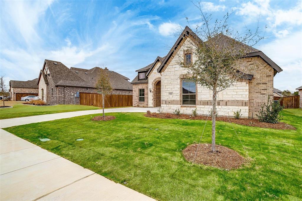 822 Summer Grove Property Photo 1