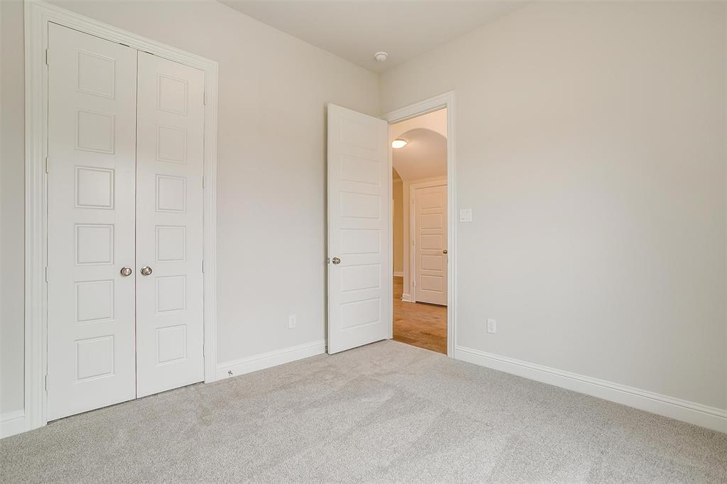 822 Summer Grove Property Photo 5