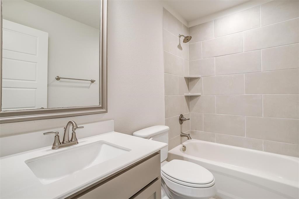 822 Summer Grove Property Photo 6