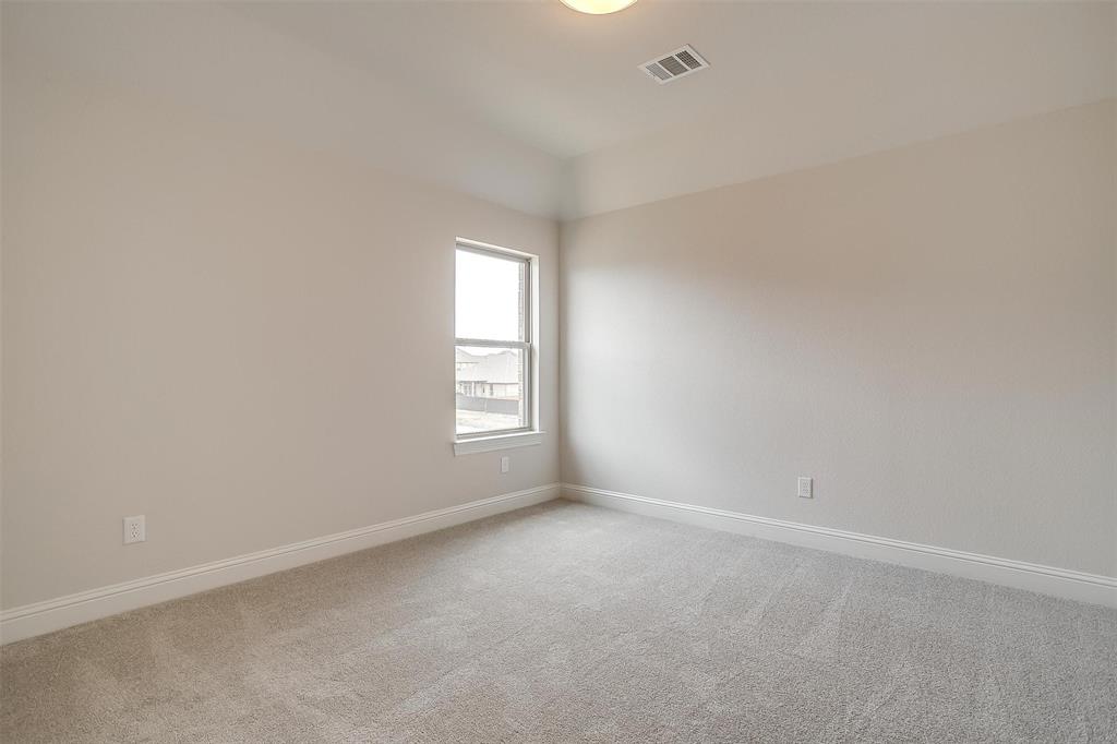 822 Summer Grove Property Photo 7