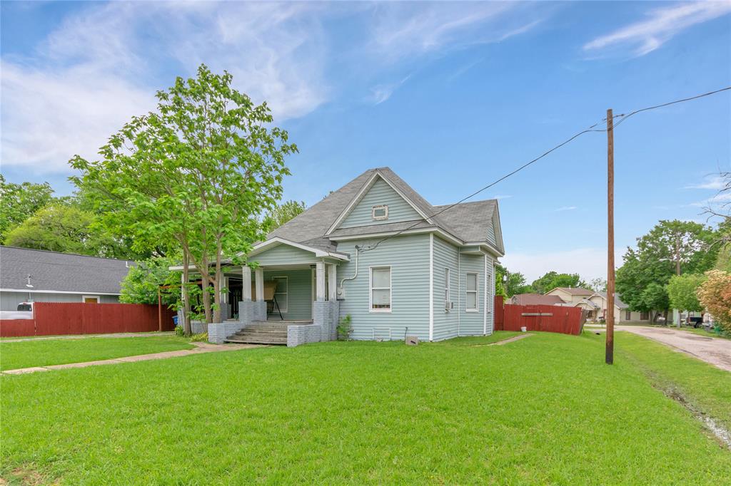 2411 Second Street Property Photo 2