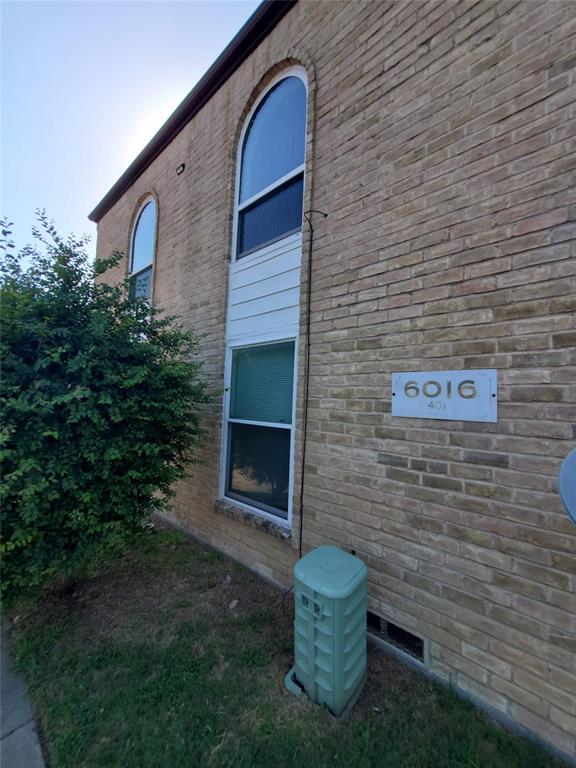 6016 Westridge Lane Property Photo 4