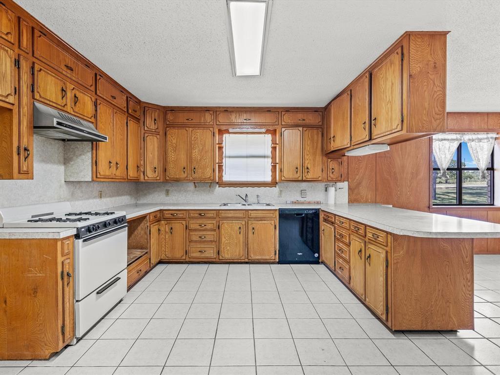 3433 Highway 81 Property Photo 8