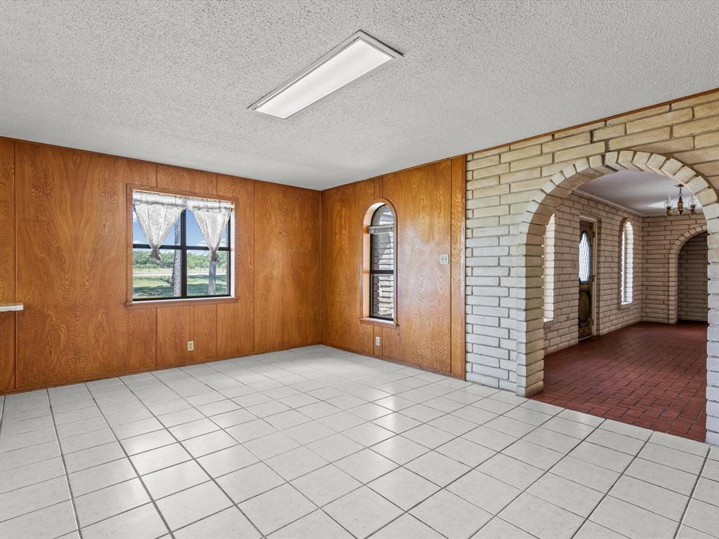3433 Highway 81 Property Photo 9