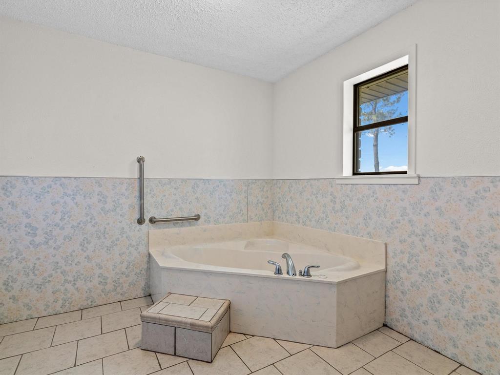 3433 Highway 81 Property Photo 14