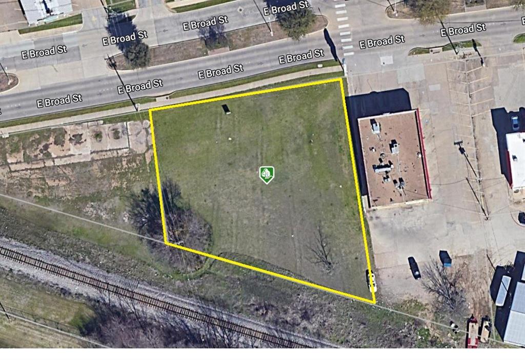 1010 E Broad Street Property Photo 1