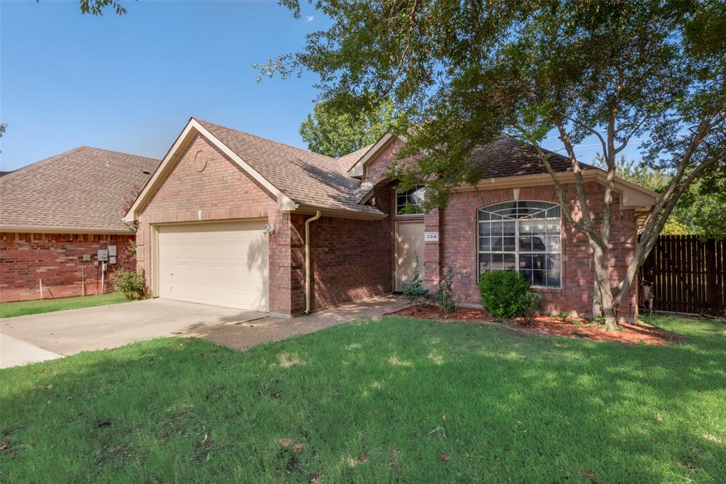 204 Fox Wood Drive Property Photo 2