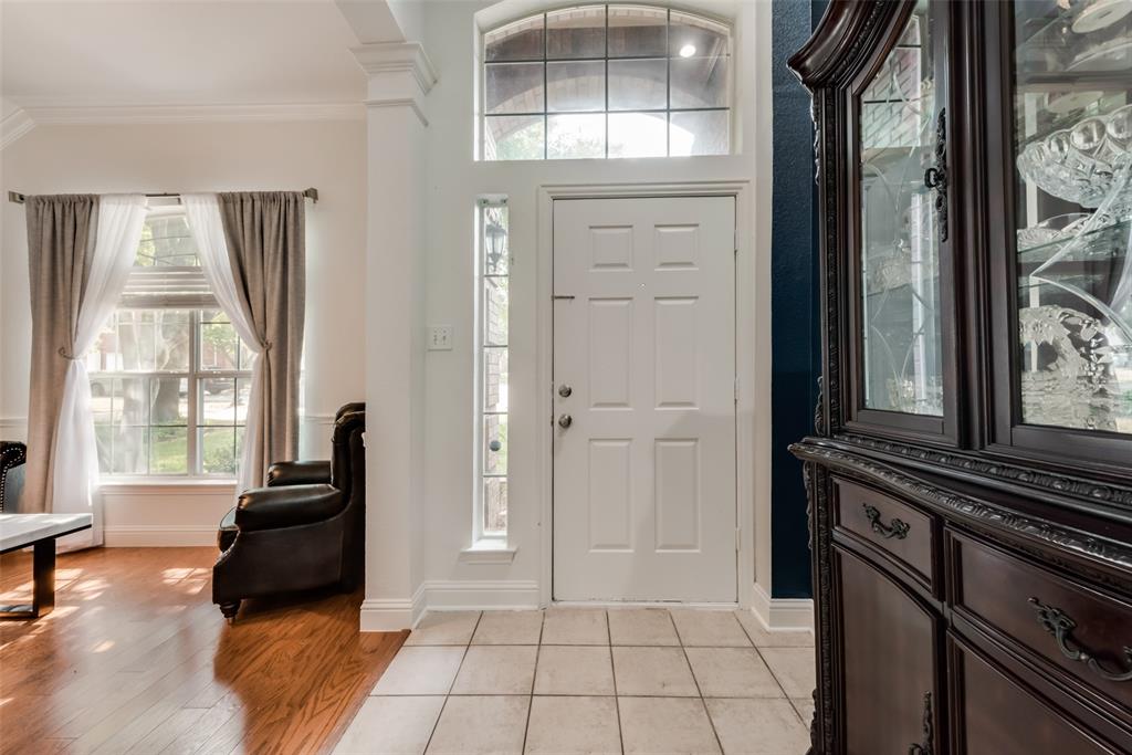 204 Fox Wood Drive Property Photo 3