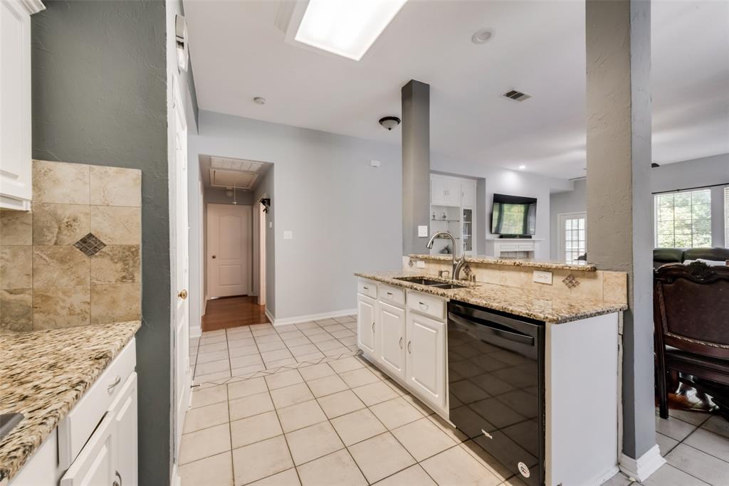 204 Fox Wood Drive Property Photo 6
