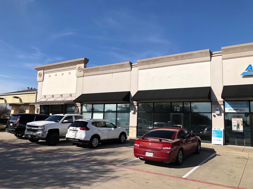 712 I-30 Property Photo 2