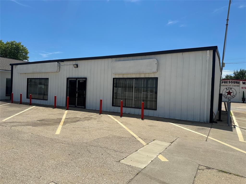 710 E Interstate 30 B Property Photo 1