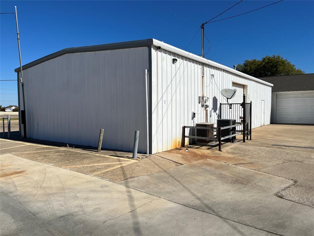 710 E Interstate 30 B Property Photo 3