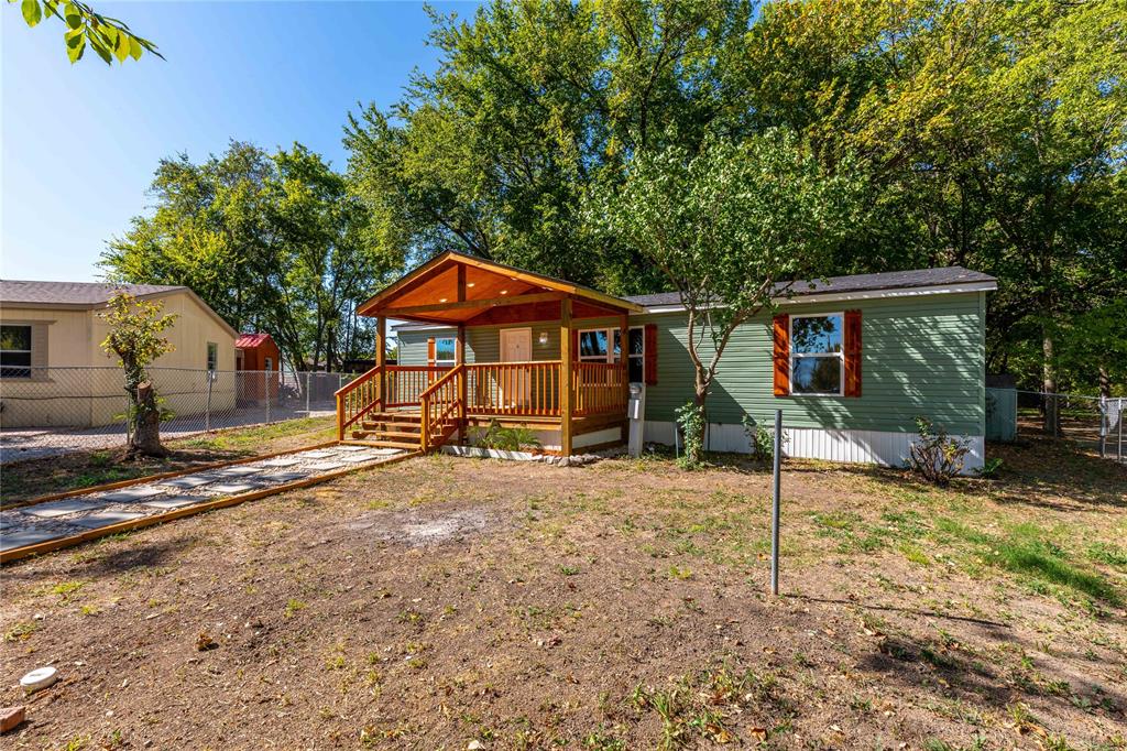 312 Oak Street Property Photo 4