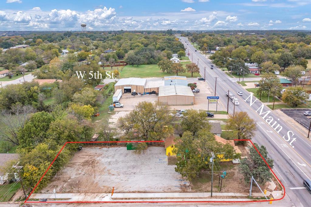 1301 N Main Street Property Photo 3
