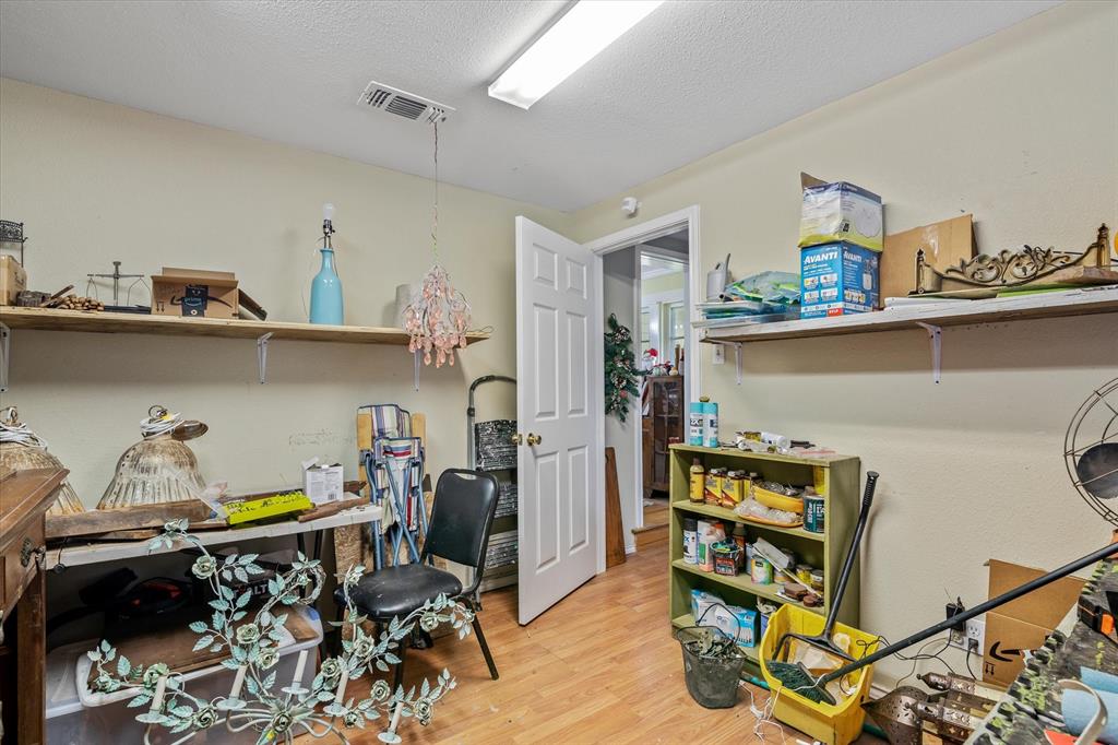1301 N Main Street Property Photo 14