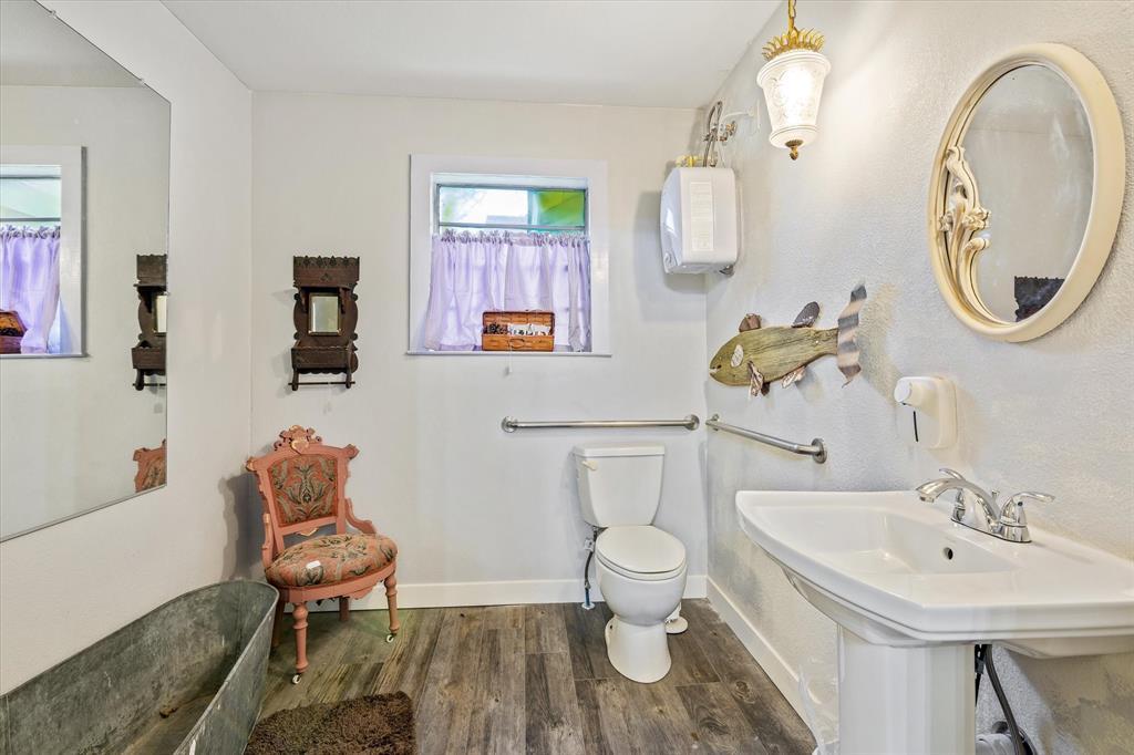 1301 N Main Street Property Photo 19