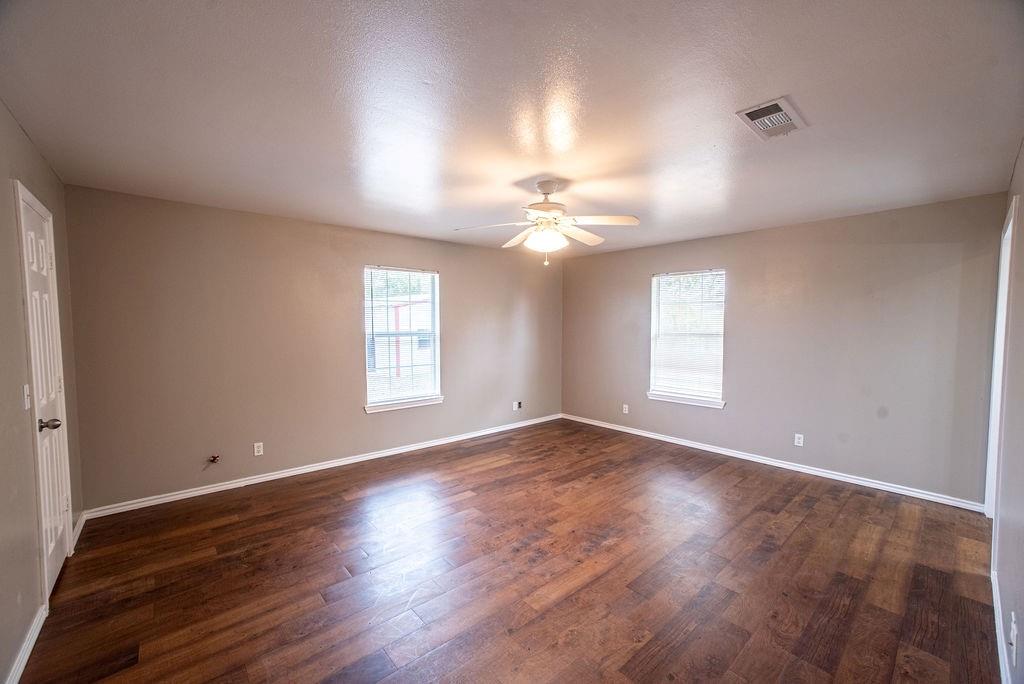 1385 Fm 194 Property Photo 6