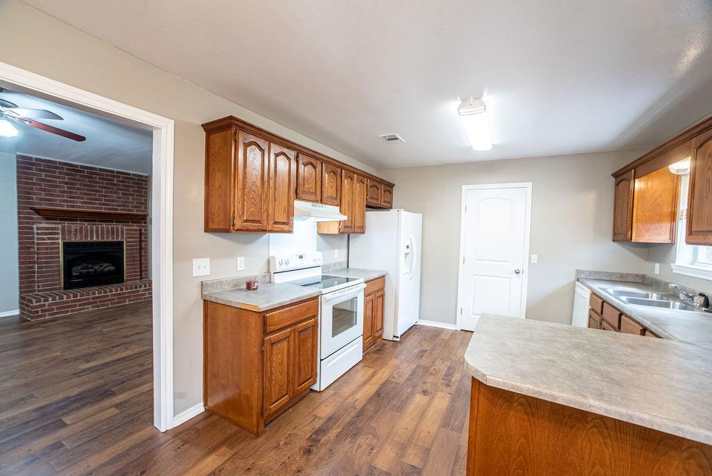 1385 Fm 194 Property Photo 8
