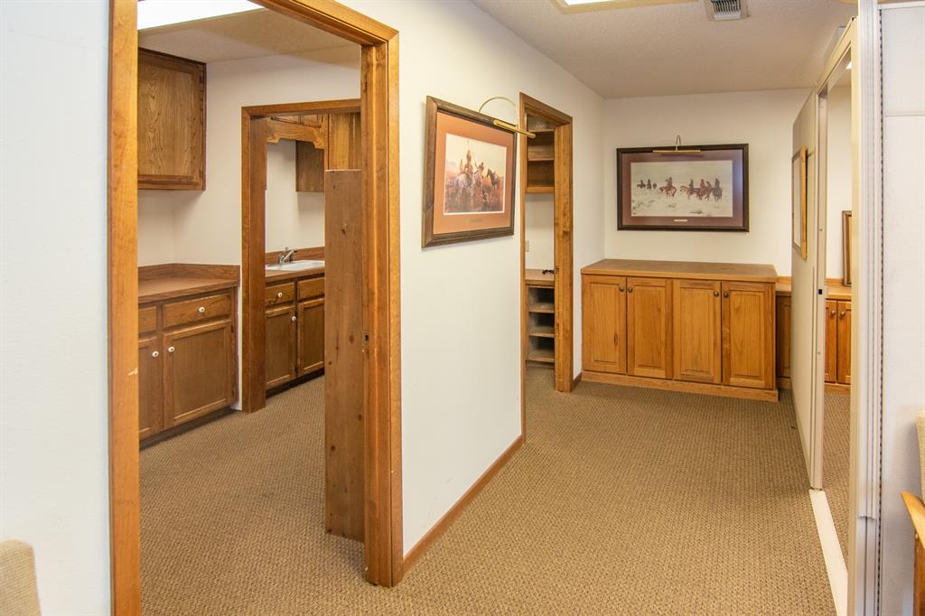 100 S Park Drive Property Photo 7