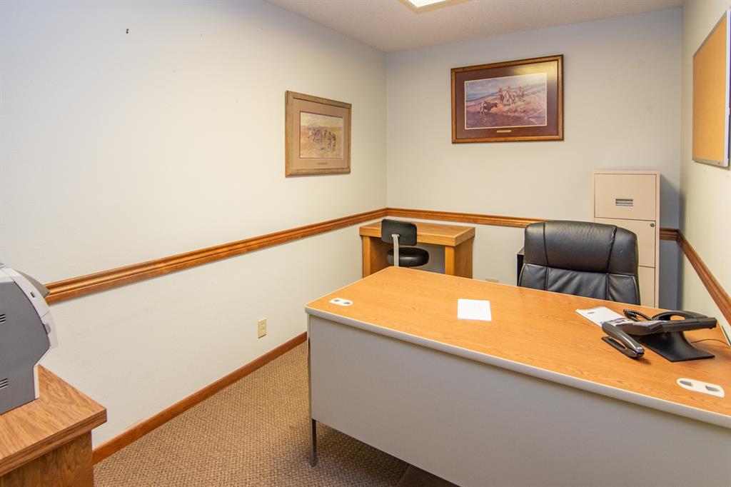100 S Park Drive Property Photo 17