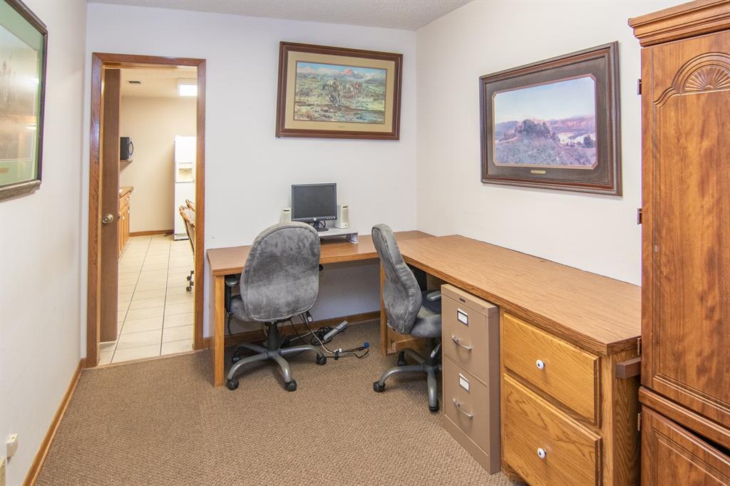 100 S Park Drive Property Photo 19